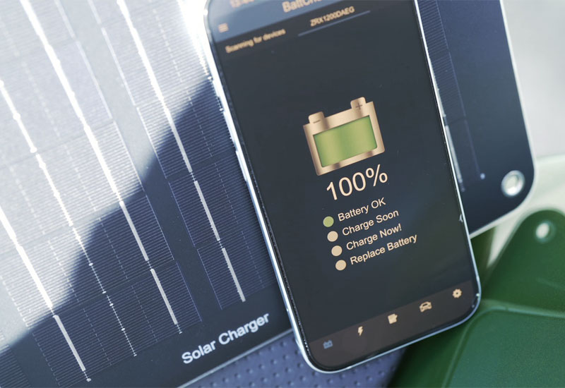 Battery status displayed on a smartphone